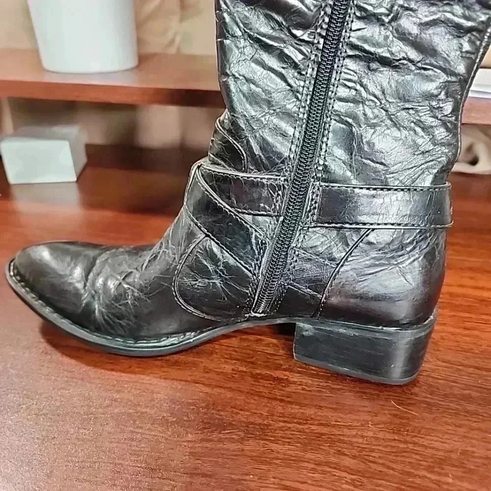 Born Crown Crackeled leather tall western boots. Size 6.5